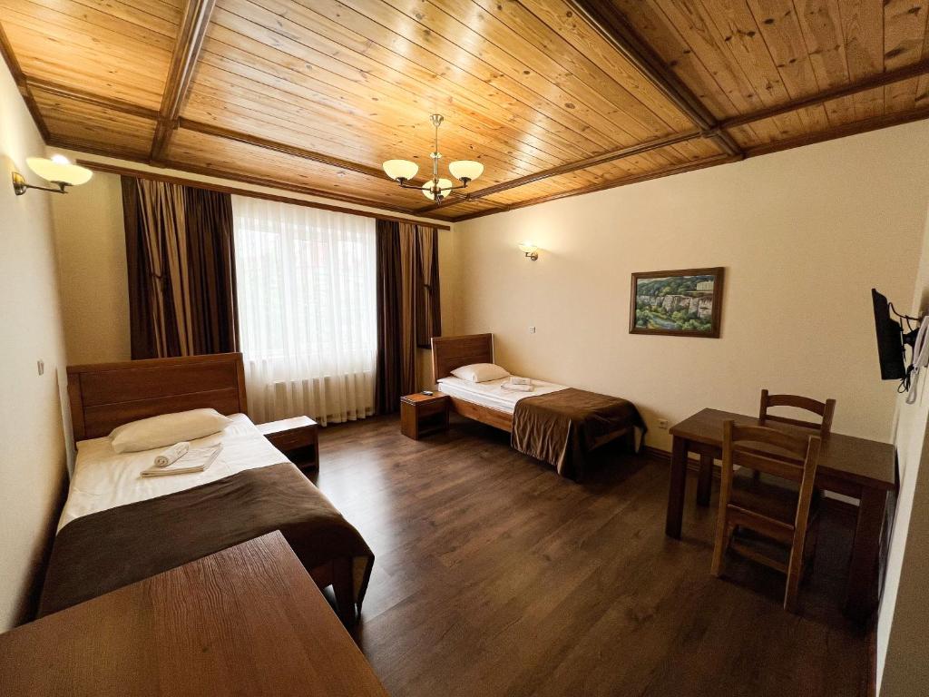 Покращений номер з окремими ліжками 2